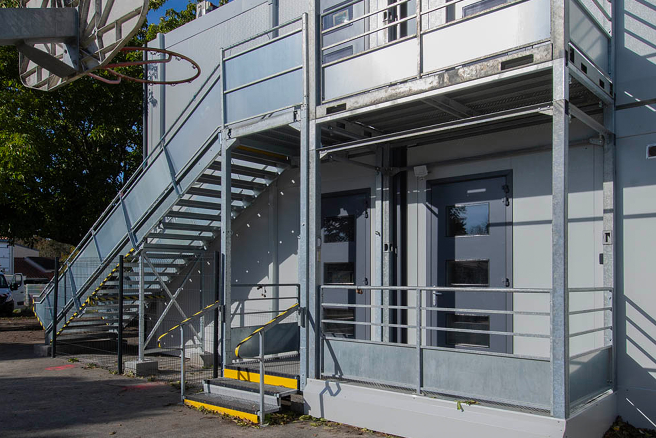 Accès aux deux étages de l’école modulaire ALGECO® Malartic (Gradignan, Bordeaux)