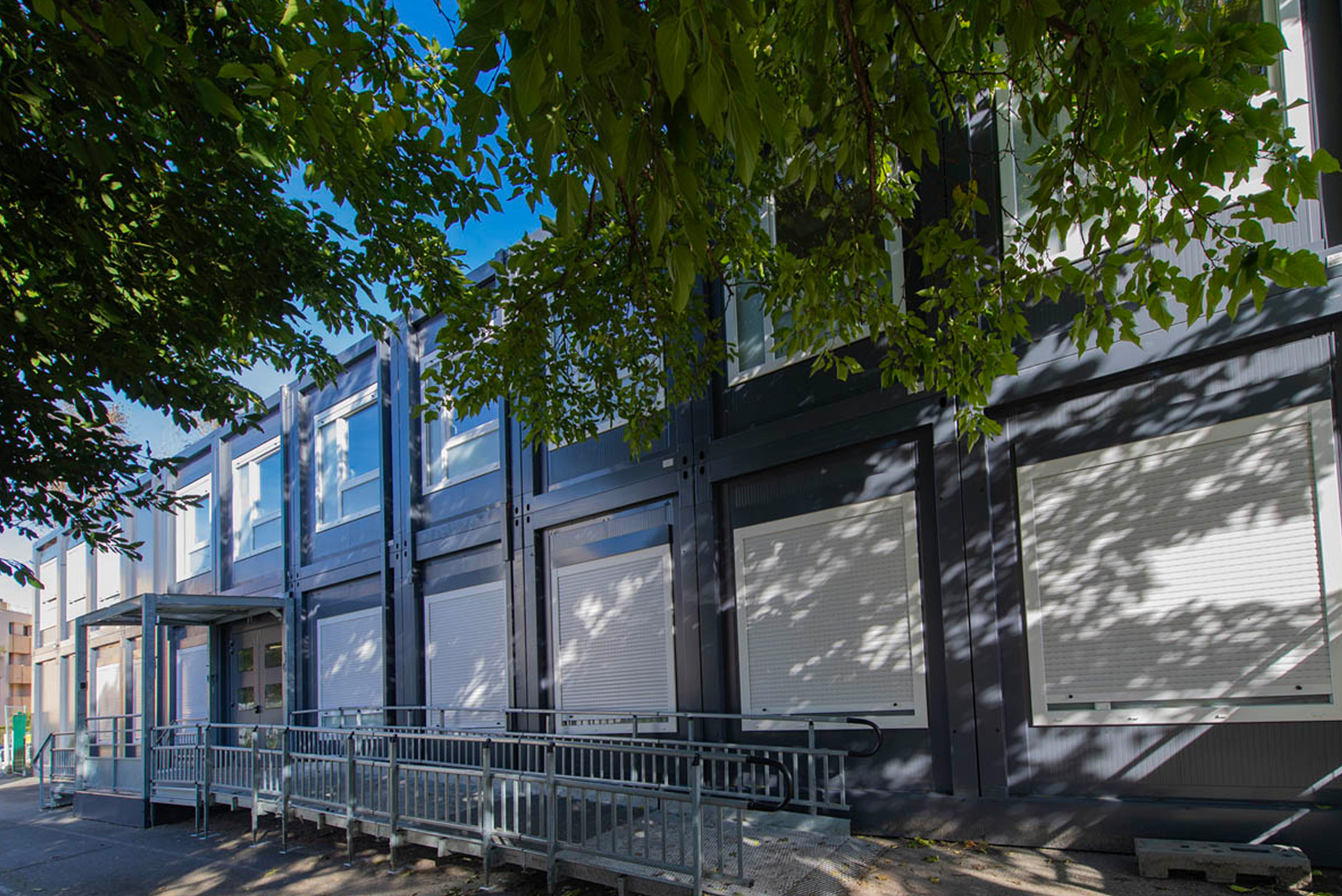 Vue extérieure de l’école élémentaire modulaire ALGECO® Malartic (Gradignan, Bordeaux)