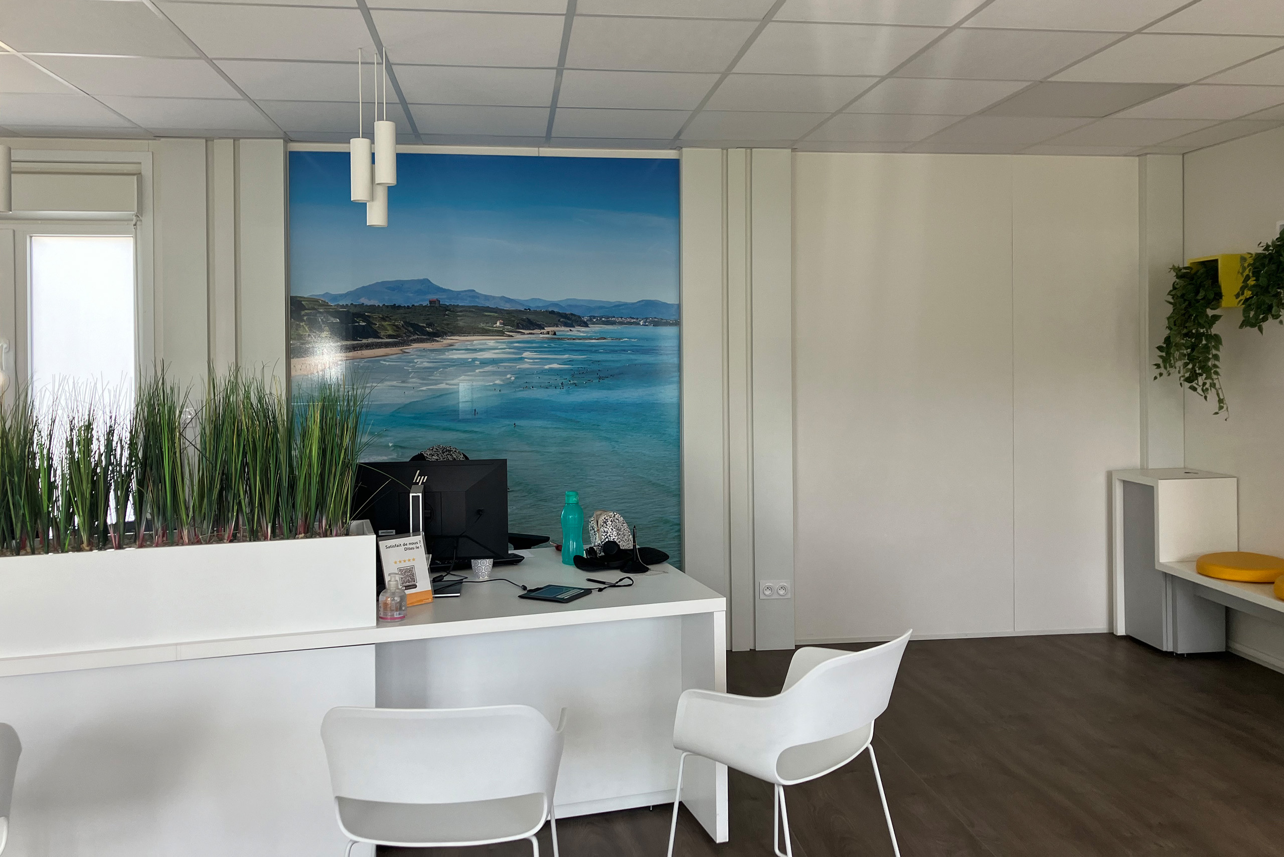 accueil face de la boutique modulaire Ulys ALGECO® à l’échangeur d’Anglet - Bayonne sud