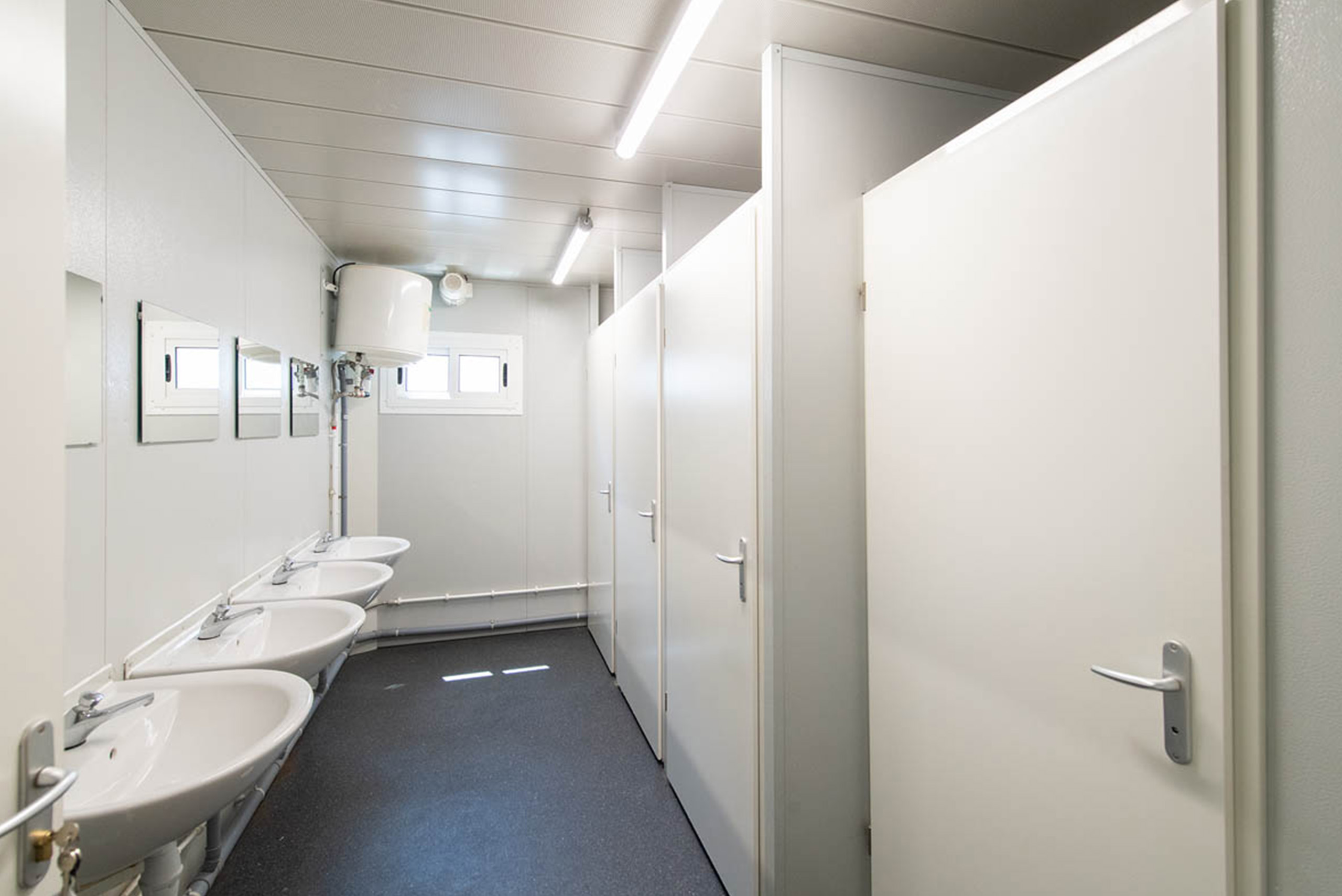 Sanitaires modulaires ALGECO® quatre places à Arès (Bassin d’Arcachon)