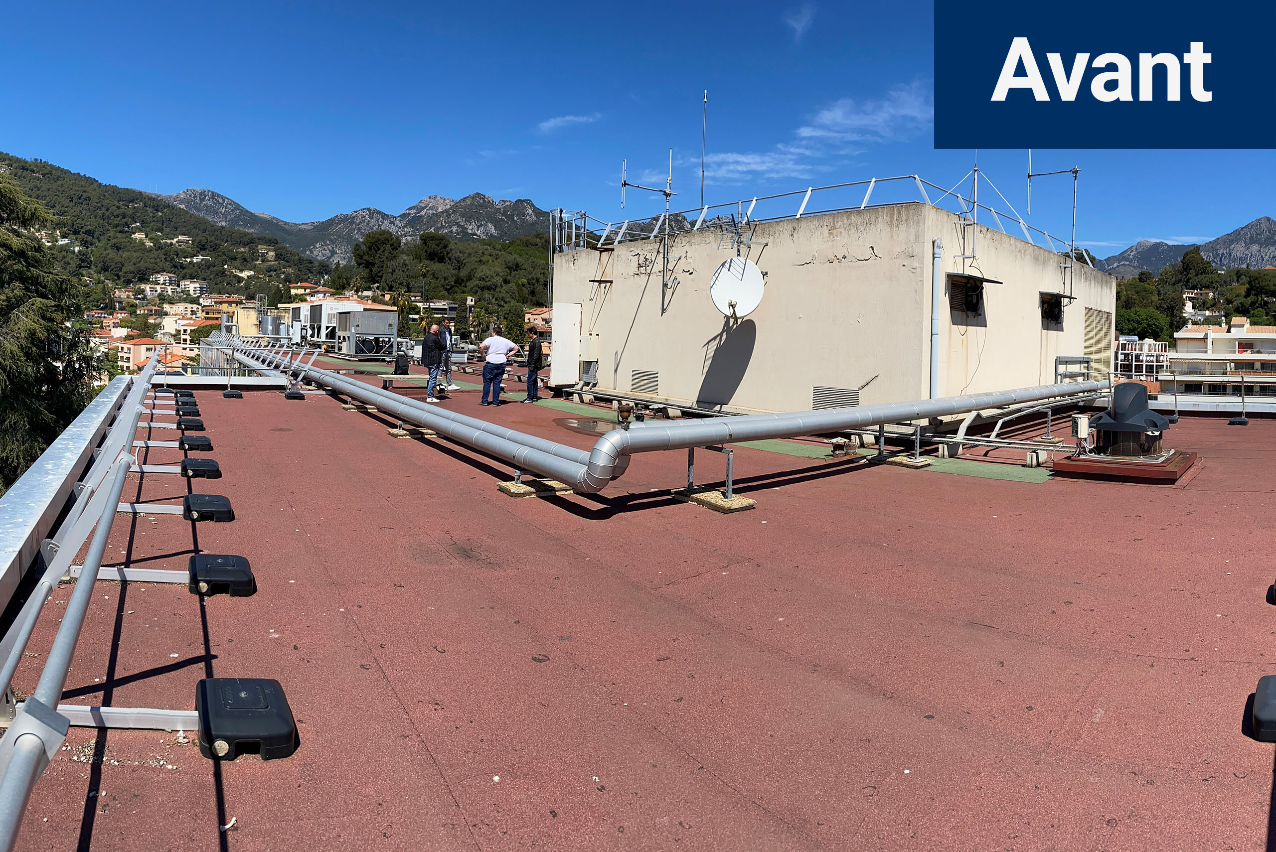 vue panoramique du toit de l’hôpital La Palmosa de Menton avant pose de bureaux modulaires ALGECO®