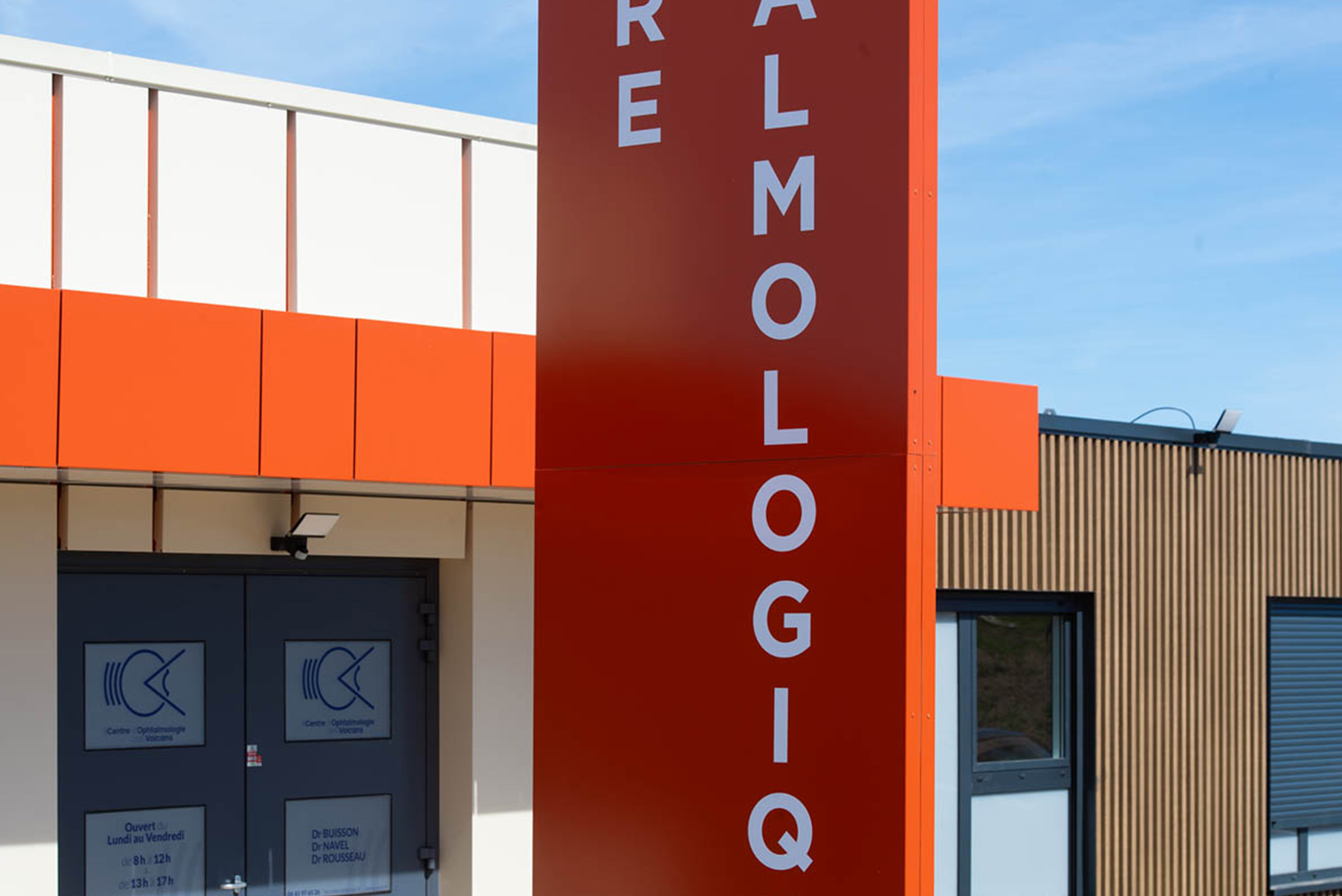 panneau du centre ophtalmologique modulaire ALGECO® de Bromont-Lamothe (63230)