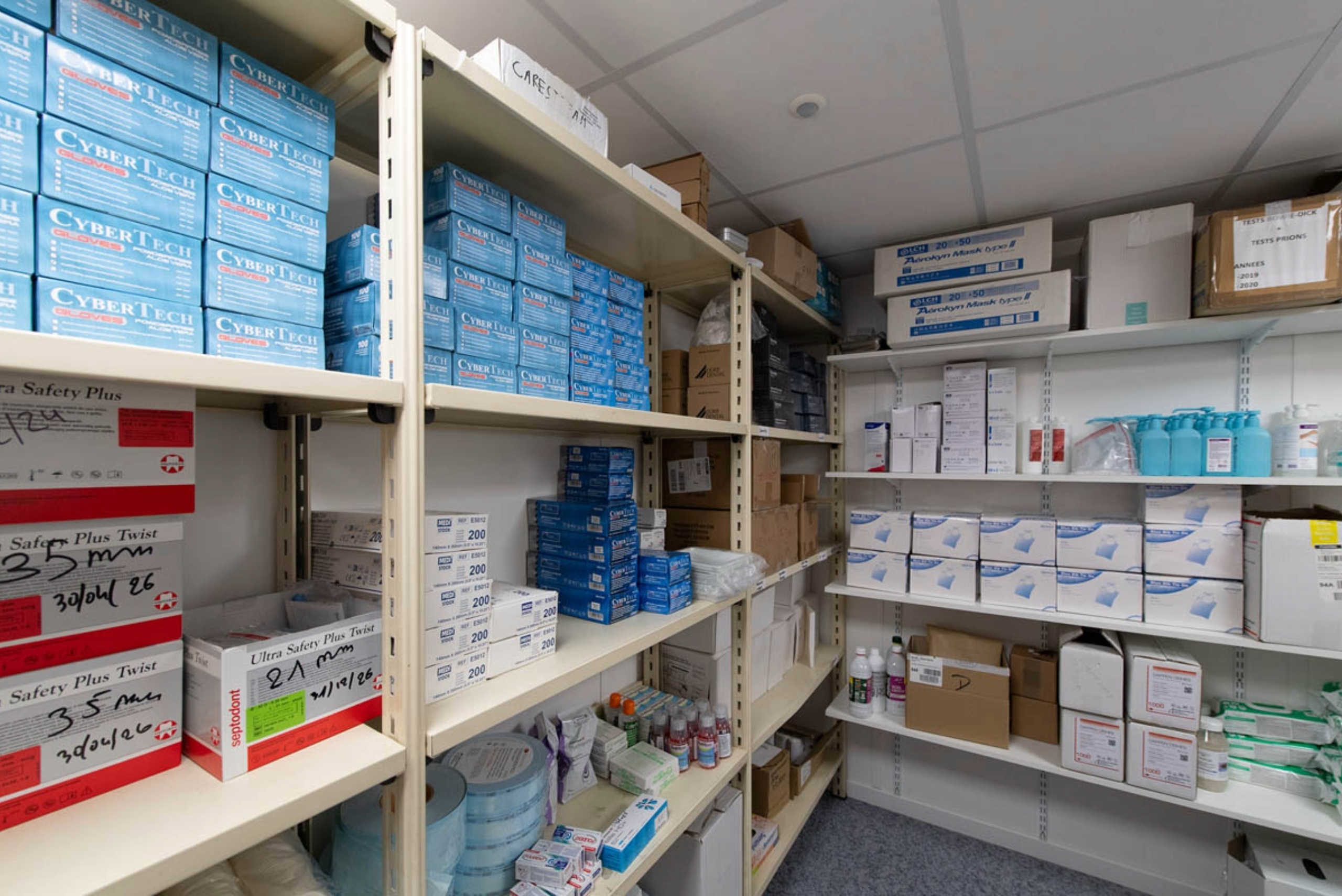 tockage modulaire ALGECO® de matériel médical du centre de santé transitoire de Fontenay-sous-Bois