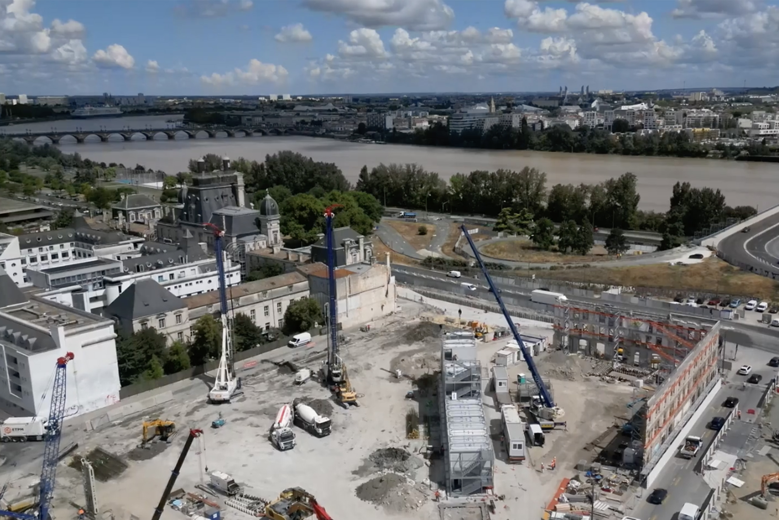 Vue aérienne du chantier Canopia à Bordeaux avec installation des bases vie modulaires ALGECO®