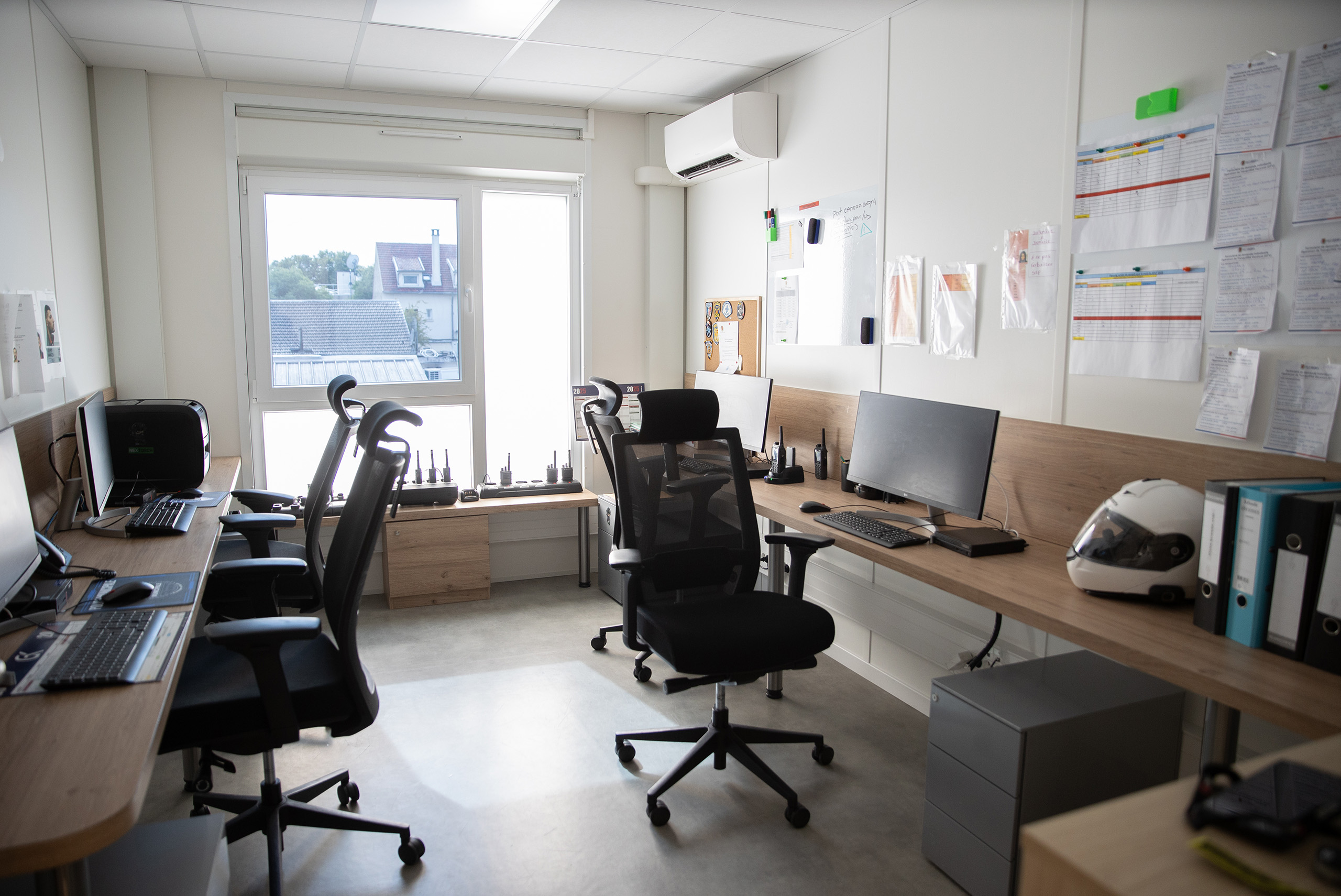Bureau administratif dans un bâtiment modulaire ALGECO® de la police municipale de Dugny