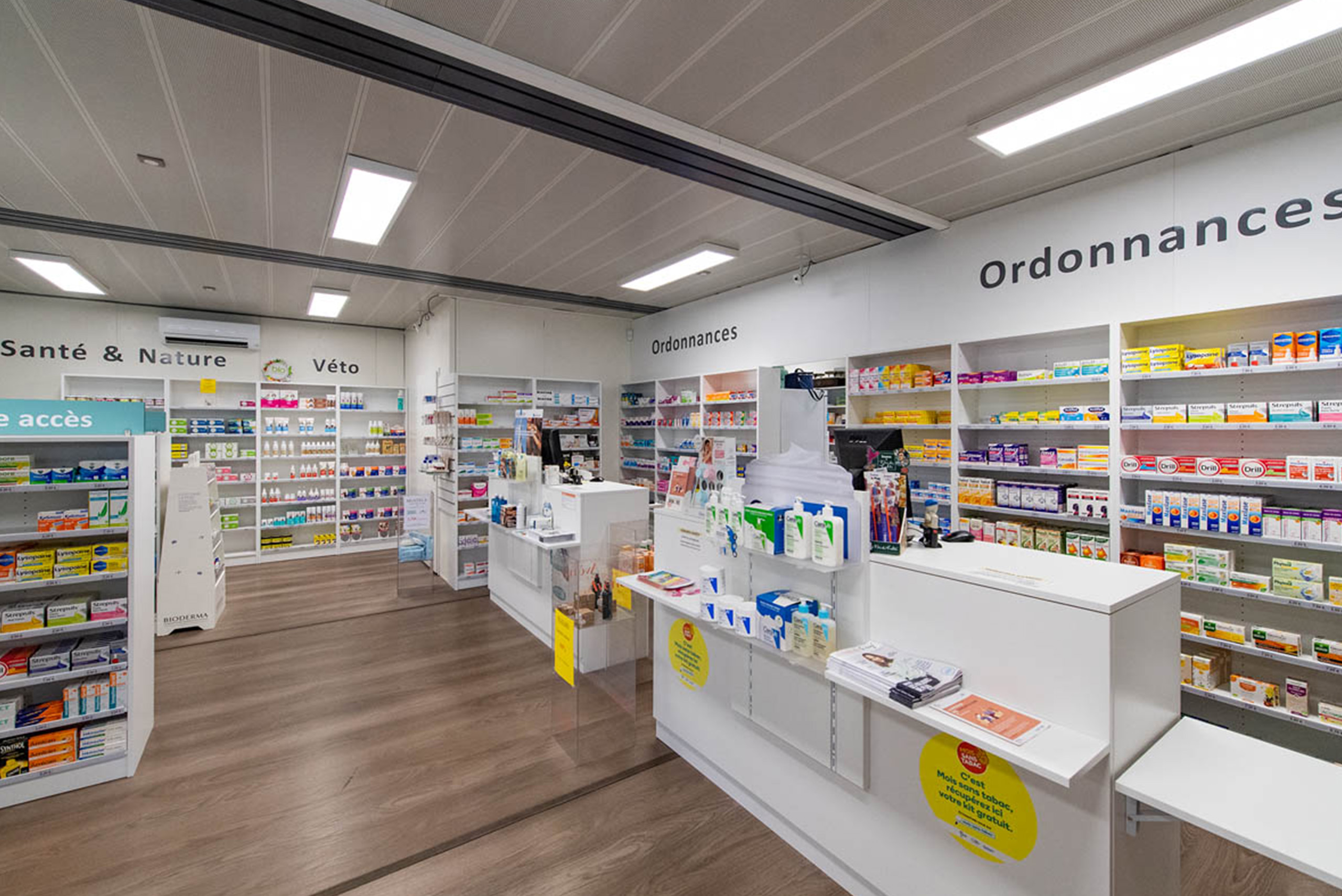 Intérieur de pharmacie modulaire ALGECO® du quartier Canopia à Bordeaux