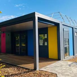 Ecole modulaire Algeco colorée