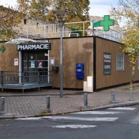 pharmacie temporaire modulaire ALGECO® avec bardage bois dans le quartier Canopia à Bordeaux