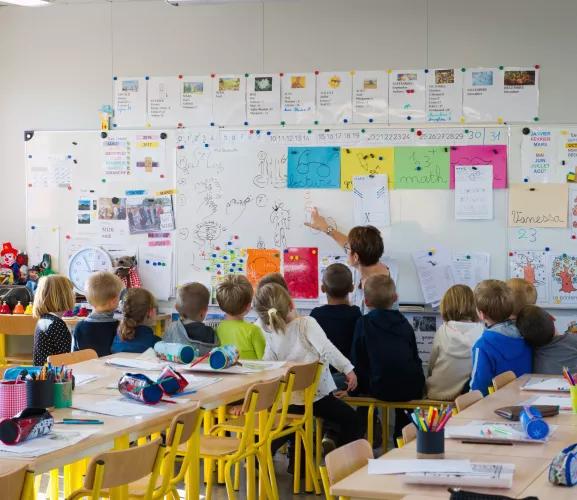 ECOLE MODULAIRE MINIAC MORVAN salle de classe