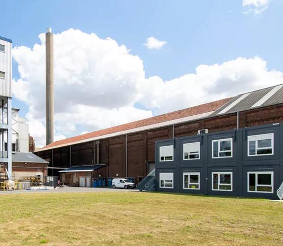 Bâtiments modulaires ALGECO® à deux étages installés sur le site industriel Tereos dans les Hauts-de-France