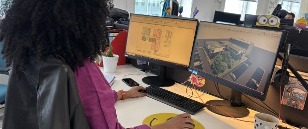 Spécialiste du bureau d’études ALGECO® en phase de conception de bâtiment modulaire sur logiciel 3D