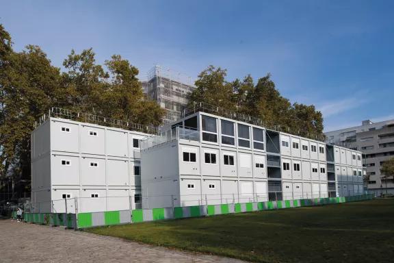 Barrières de sécurité sur un chantier