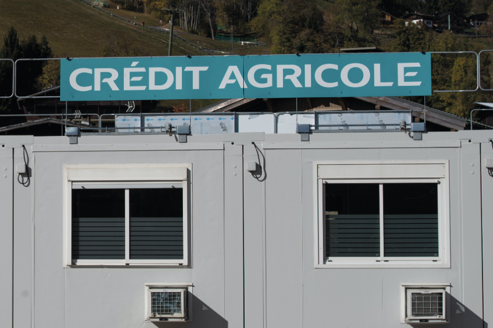 Crédit agricole et Algeco concept de rotation des agences en travaux