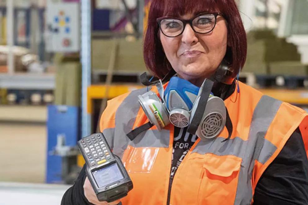 Rencontre avec Catherine Jacquinot contrôleuse qualité et retoucheuse peinture pour Algeco