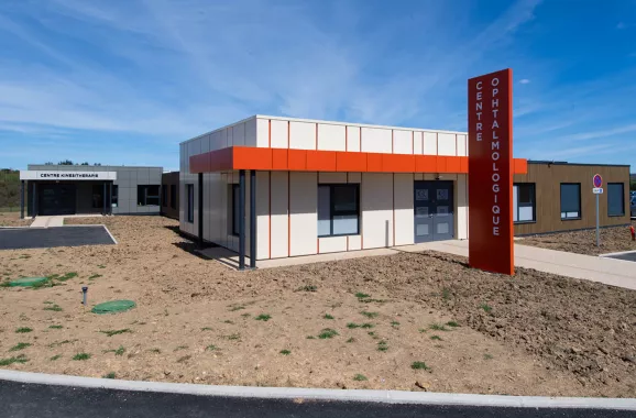 centre ophtalmologique modulaire moderne ALGECO® de Bromont-Lamothe (63230)