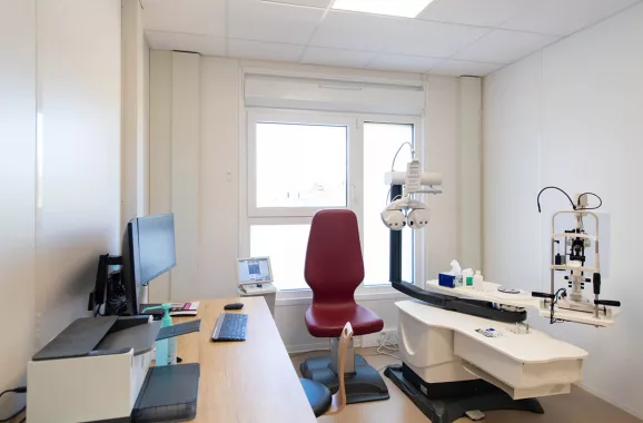 salle d'examen de cabinet d'ophtalmologie modulaire ALGECO® de Bromont-Lamothe (63230)