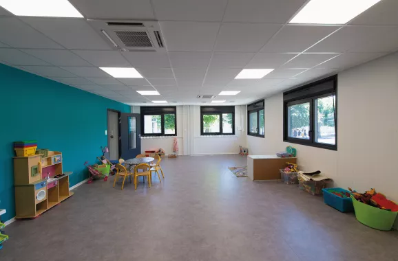 salle de classe modulaire en open space ALGECO® de l’école primaire de Chanteranne à Clermont Ferrand