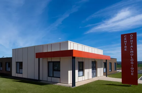 centres ophtalmologique et de kinésithérapie modulaires modernes ALGECO® de Bromont-Lamothe (63230)