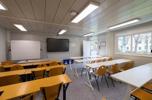 Salle de classe modulaire ALGECO® entièrement équipée au sein de l’Institut catholique