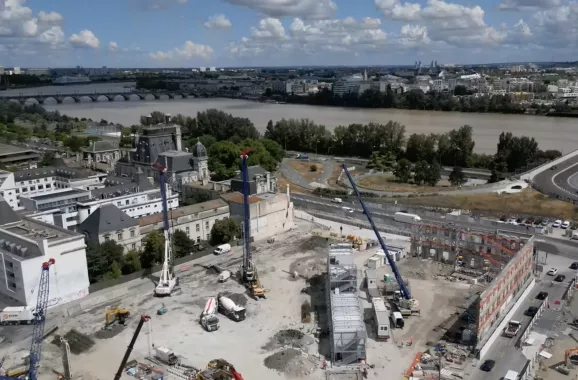 Vue aérienne du chantier Canopia à Bordeaux avec installation des bases vie modulaires ALGECO®
