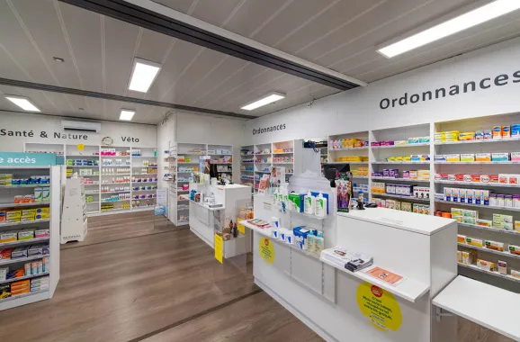 Intérieur de pharmacie modulaire ALGECO® du quartier Canopia à Bordeaux