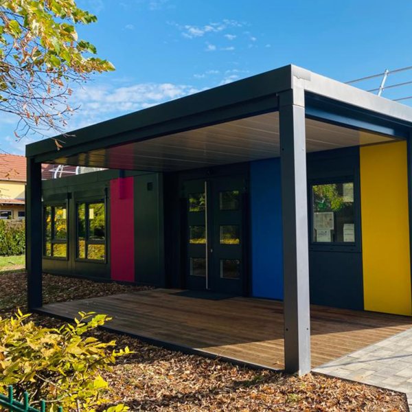 bâtiment modulaire multicolore