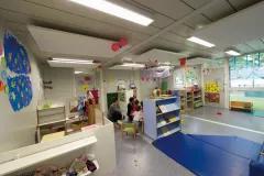 intérieur de crèche modulaire ALGECO® sur triple module avec jeux et activités