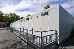Bâtiments modulaires ALGECO® avec rampes d'accès en extérieur