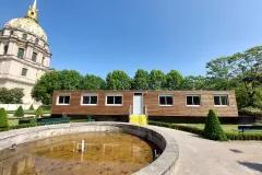 Bâtiment modulaire ALGECO® en bois installé dans les jardins des Invalides à Paris