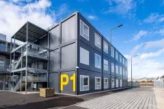 Lycée modulaire ALGECO® à Meaux en plusieurs niveaux avec escaliers extérieurs et signalétique P1